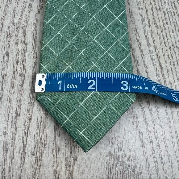 526 - Michael Kors Parkwood Grid Tie Green 300 2MKC24-1045 Silk Blend $69.50 - Picture 2 of 4